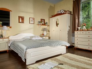 Спальня Эрика в два цвета - двуспальная кровать Эрика, прикроватная тумба Айно, шкаф Айно, комод Айно